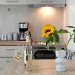 The Blue Door - Cosy 罗希姆诺